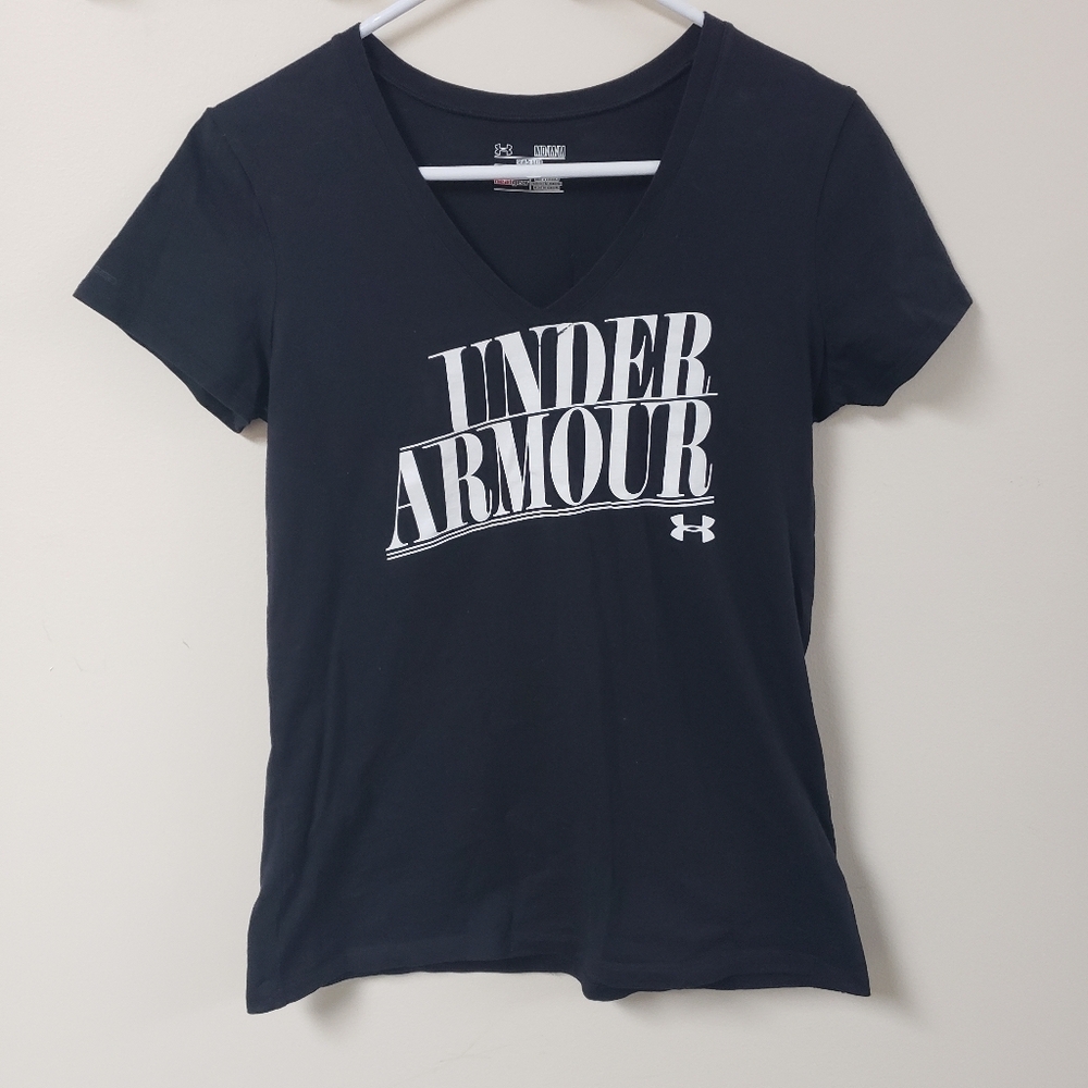 Under Armour Black V-Neck T-Shirt Size Medium